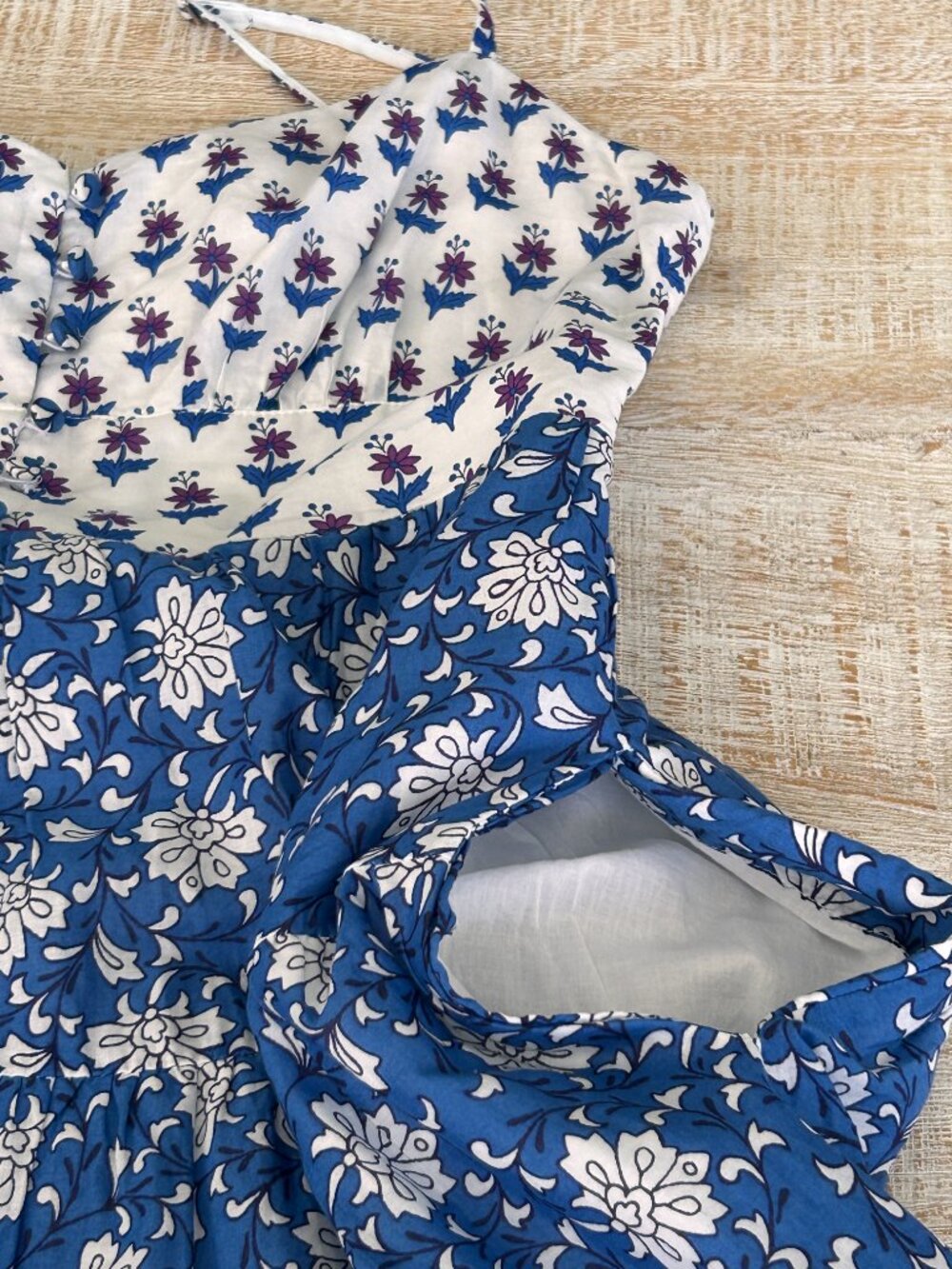 J. CREW Blue White Floral Block Print Smocked Patchwork CottonTiered Dress 4P - Picture 11 of 16